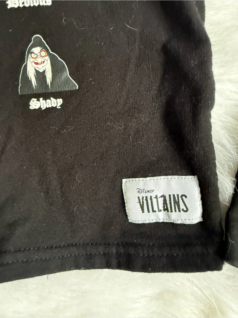 Disney Black 'Villain Vibes' Long-Sleeve cropped Tee